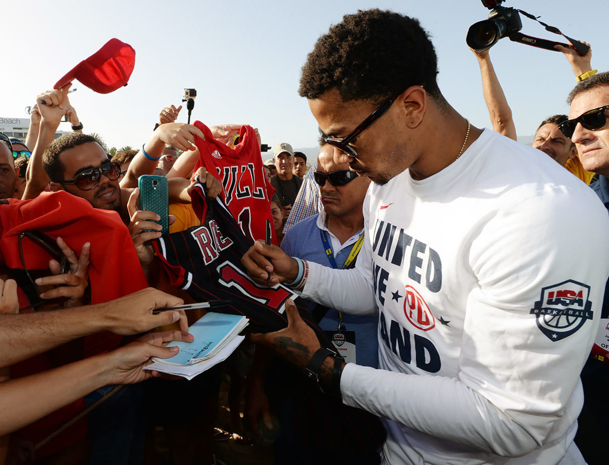 Derrick-Rose-fans.jpg